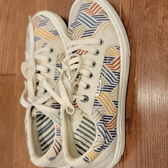 Taos Colorful Patterned Sneakers - Picture 3 of 4